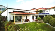 Südterrasse mit sep. Essplatz - BARRIEREFREIHEIT – LICHT – RAUM – EXKLUSIVITÄT – Bungalow mit Garage im Kurort Bad Griesbach