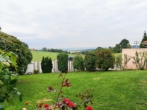 Pflegeleichtes, schön angelegtes Grundstück (Grundstück 640 m²) - BARRIEREFREIHEIT – LICHT – RAUM – EXKLUSIVITÄT – Bungalow mit Garage im Kurort Bad Griesbach