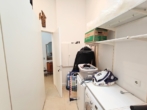 Hauswirtschaftsraum mit Zugang zur Garage - BARRIEREFREIHEIT – LICHT – RAUM – EXKLUSIVITÄT – Bungalow mit Garage im Kurort Bad Griesbach