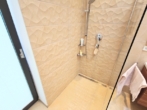 bodengleiche Dusche - BARRIEREFREIHEIT – LICHT – RAUM – EXKLUSIVITÄT – Bungalow mit Garage im Kurort Bad Griesbach