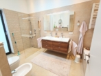 Badezimmer - BARRIEREFREIHEIT – LICHT – RAUM – EXKLUSIVITÄT – Bungalow mit Garage im Kurort Bad Griesbach